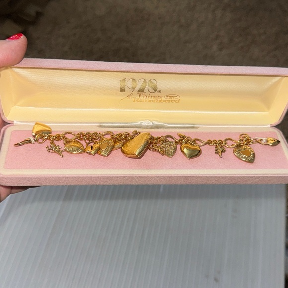 1928 things for Remembered Gold Tone Charms, hearts, cherubs & Locket Bracelet - Picture 9 of 13